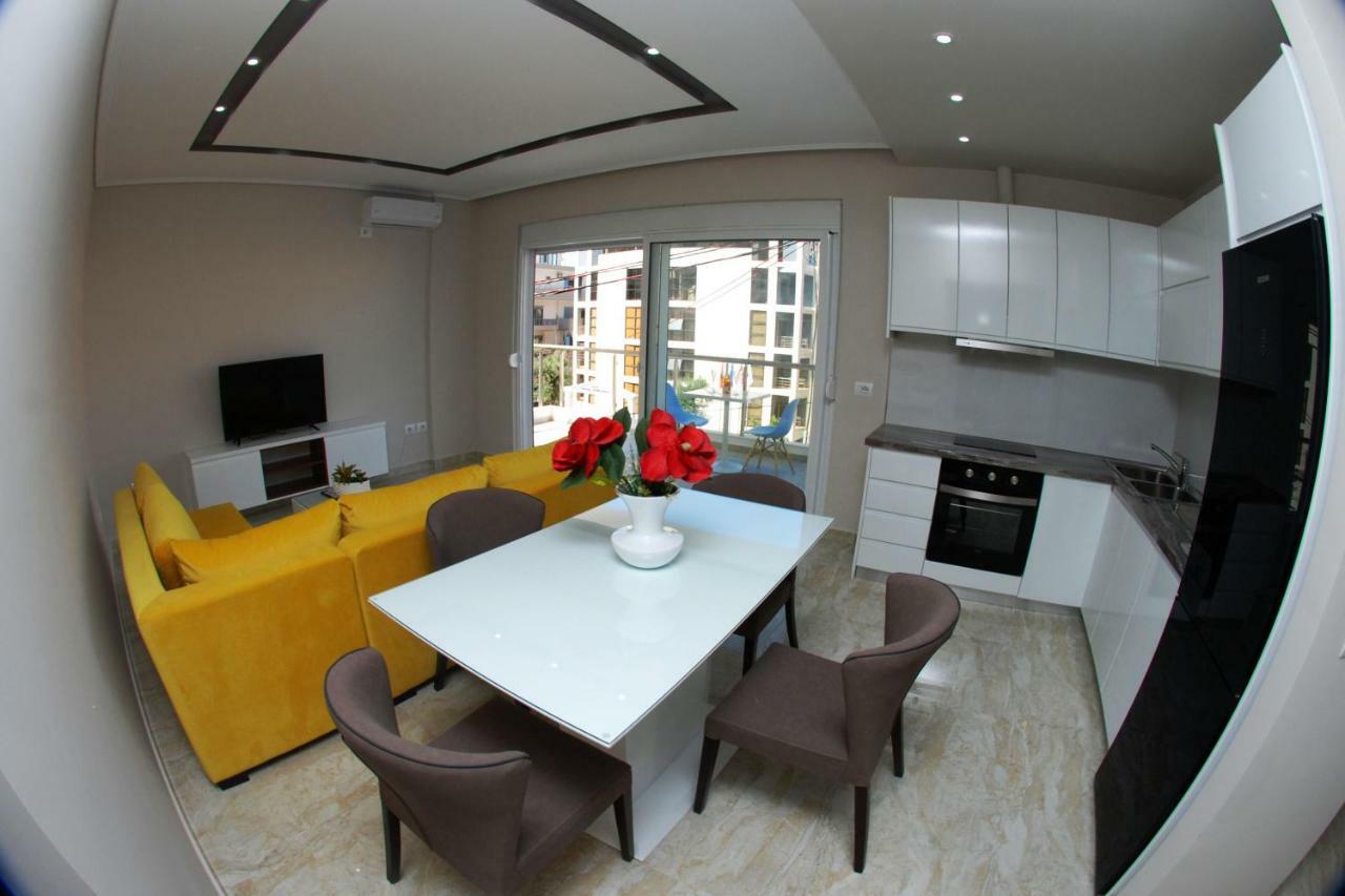 Oceanic Luxury Apartments Sarandë Exterior foto