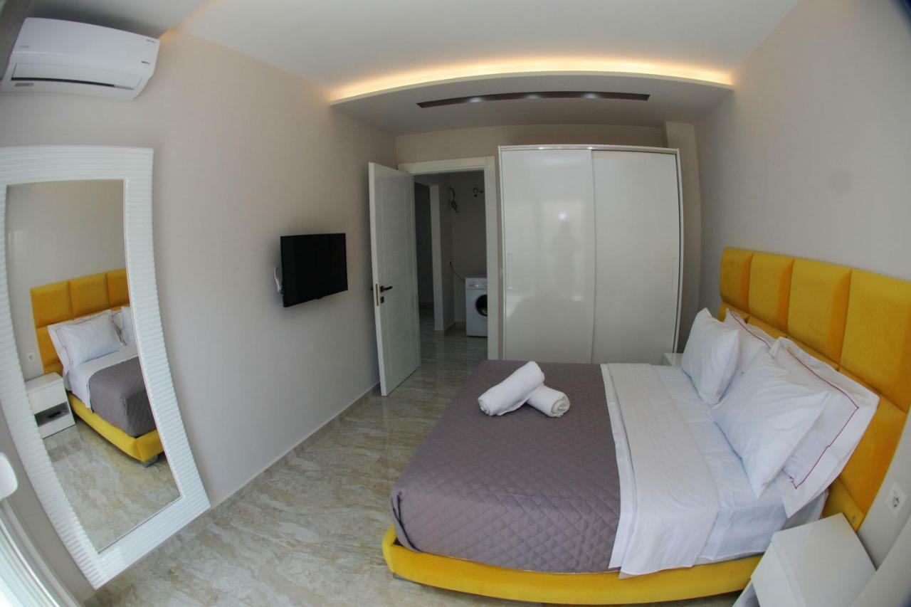 Oceanic Luxury Apartments Sarandë Exterior foto