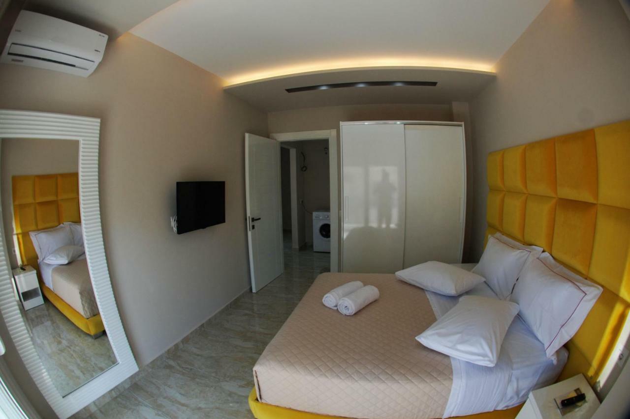 Oceanic Luxury Apartments Sarandë Exterior foto
